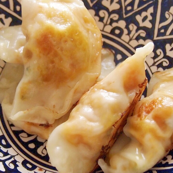 むきえびとチーズのスナック餃子 レシピ 作り方 By まるっとまる 楽天レシピ